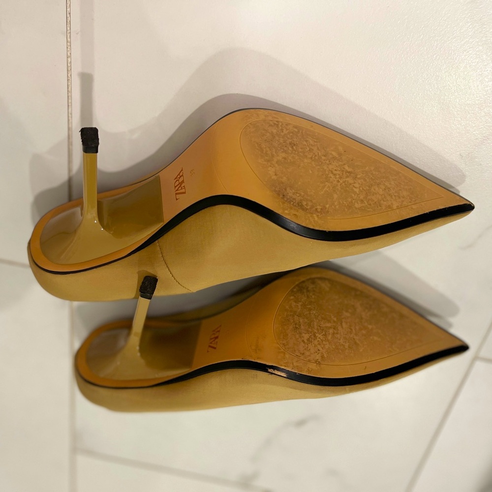 I posted this shoes some days ago and request was made to see the back
